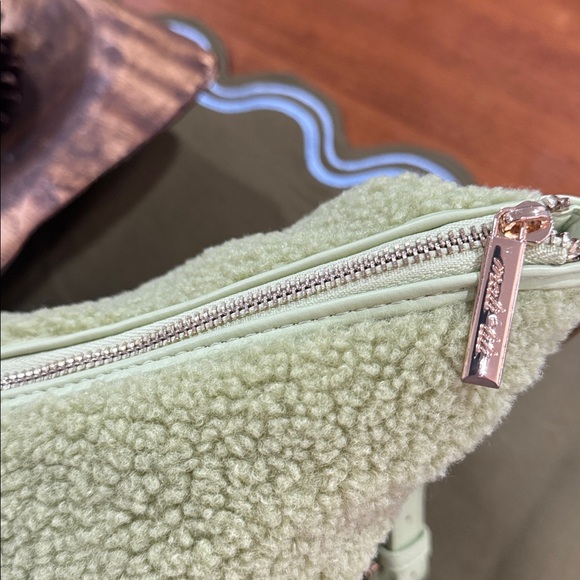 Anthropology mali + lili Green Sherpa Crossbody Bag NWOT - Picture 8 of 12